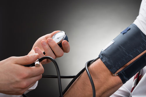 Por que a pressão arterial tem dois valores?
